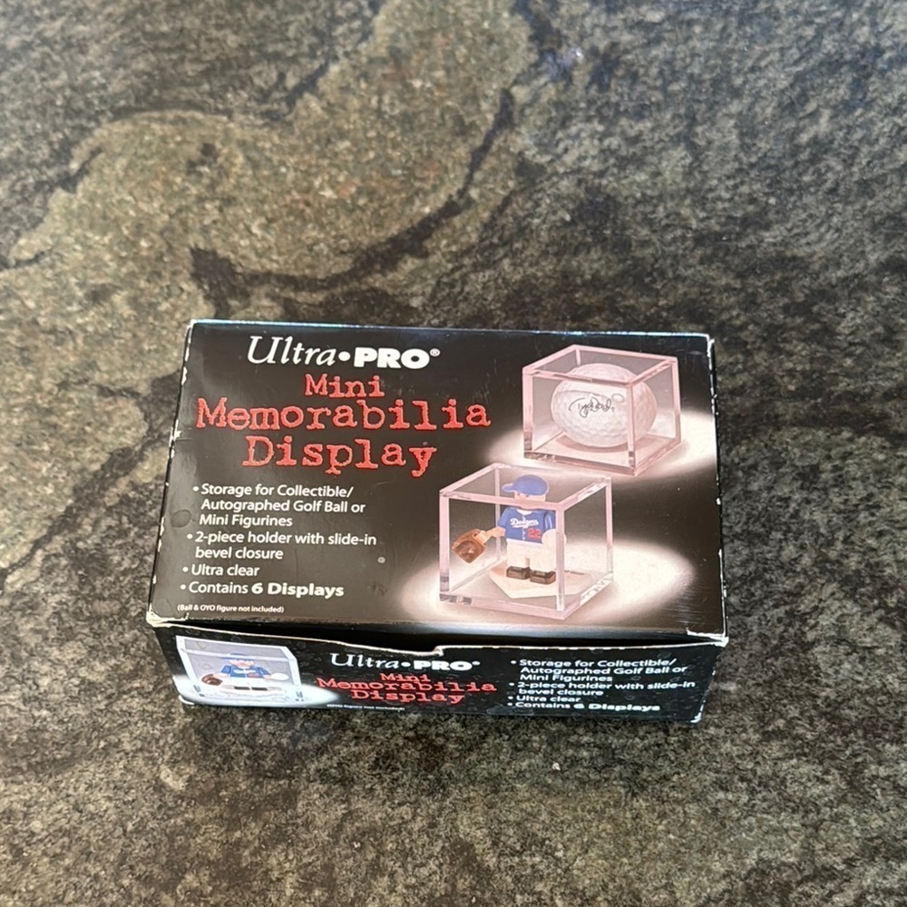 Ultra PRO Mini Memorabilia Display